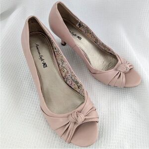Peep toe kitten heels Blush Pink Fair Pale Nude pumps American Eagle Riley Sz 8